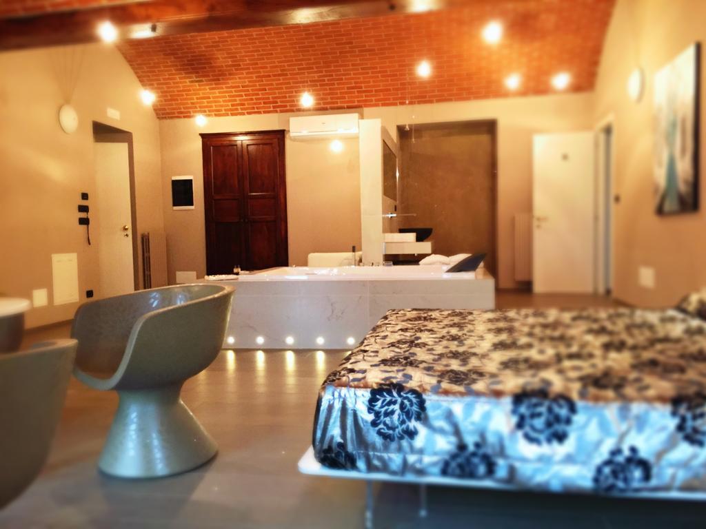 Le Lanterne Hotel Borgo San Dalmazzo Kamer foto