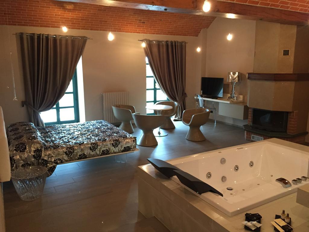 Le Lanterne Hotel Borgo San Dalmazzo Kamer foto
