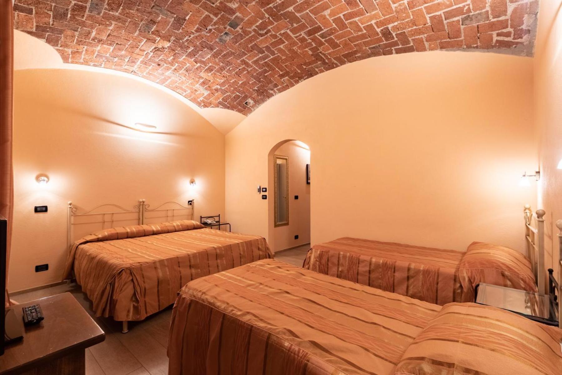 Le Lanterne Hotel Borgo San Dalmazzo Buitenkant foto