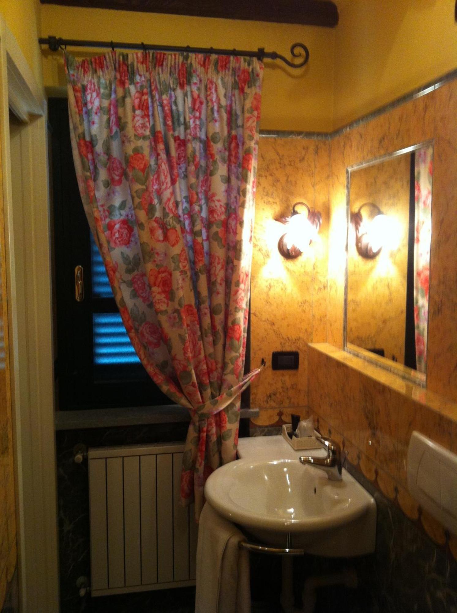 Le Lanterne Hotel Borgo San Dalmazzo Buitenkant foto