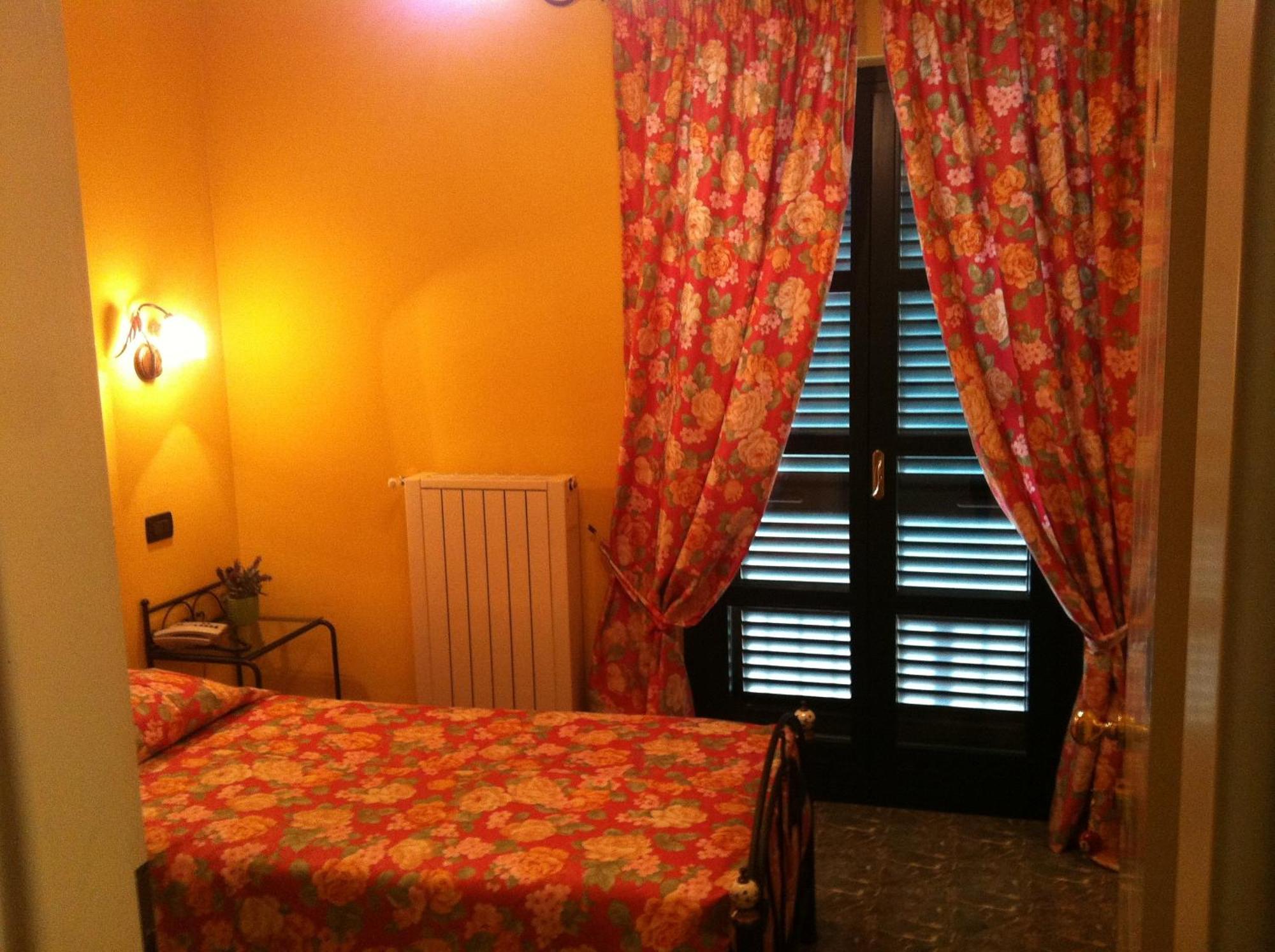 Le Lanterne Hotel Borgo San Dalmazzo Buitenkant foto